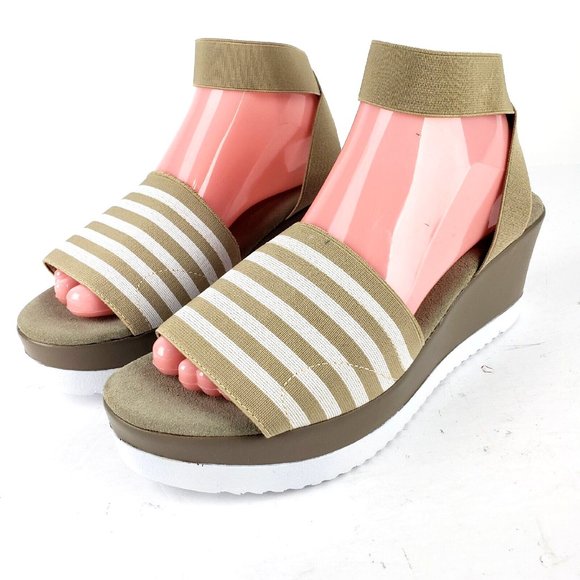 CHARLESTON SHOE CO. Shoes - Charleston Shoe Co. Stripe Palm Wedge Sandal in Tan and White Size 10
